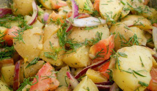 Картофена салата с домати