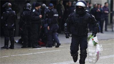 Учител осмя полицията – въоръжи се с праз и тоалетна хартия