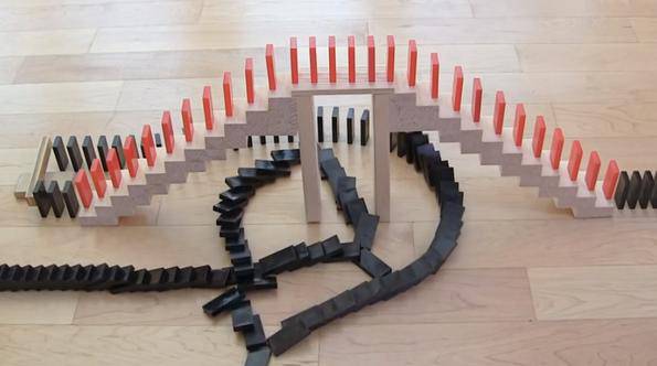 ВИДЕО: Невъзможни домино трикове