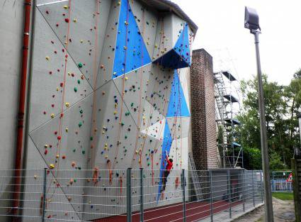 Монтират изкуствена стена за катерене на „Банскофилмфест 2013“