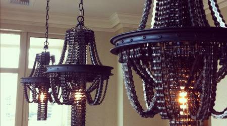 Стари велосипедни части като полилеи