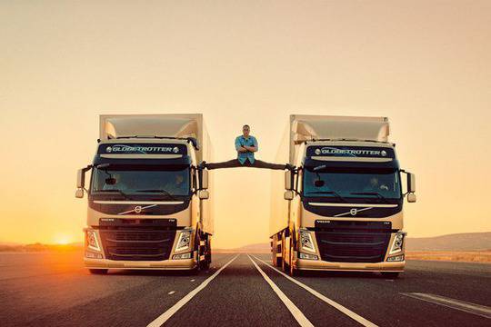 Най-епичният шпагат