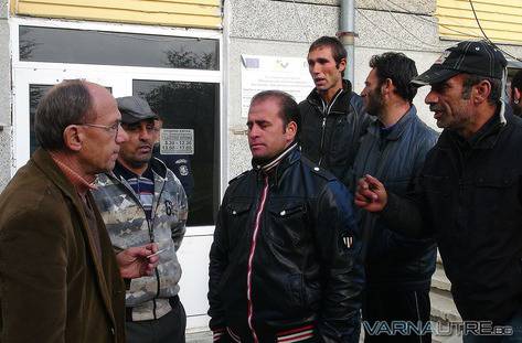 Роми обсадиха кметство „Владиславово“