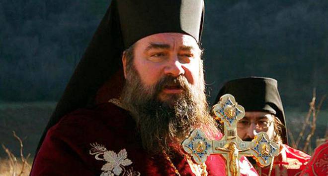 Епископ Борис с тайно семейство и 4 коли