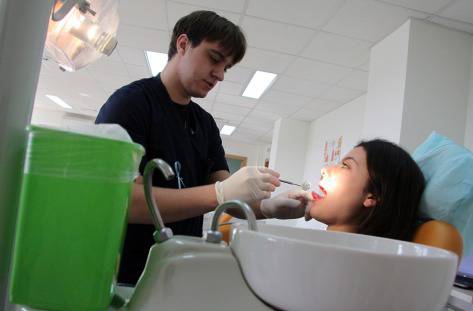 Преглеждат безплатно за рак на устната кухина