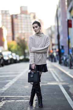 Изборът на Jenite: Мини пола, макси пуловер