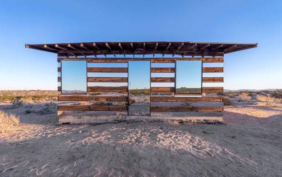 Архитект създаде прозрачна къща с помощта на огледала