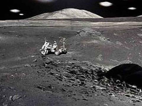 Извънземните имат база на Луната