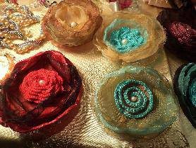 Брошки от органза и прежда