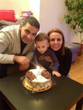 Памбос отпразнува два рождени дни за един месец