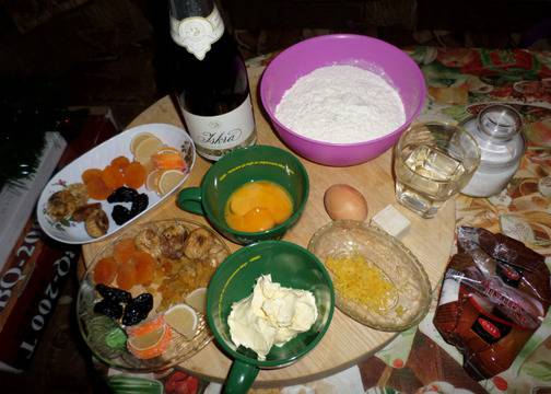 Португалски коледен десерт с шампанско “Боло рей“