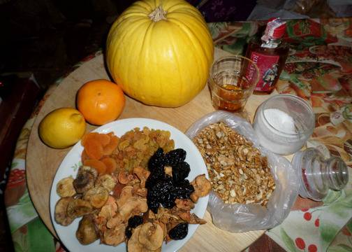 Пълнена тиква със сушени плодове