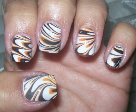 Как да си направите мраморен маникюр?