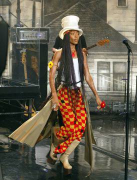 Ерика Баду е новото лице на Givenchy видяна 1267 коментари 0