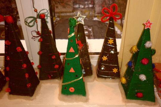 Коледни елхички за украса на дома