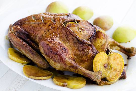 Пълнено пиле с ябълки