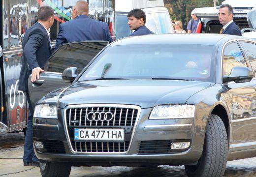 НСО обезоръжи дете с пистолет играчка пред Бойко