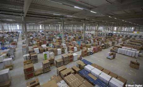 Машина уби служител в склад на Amazon