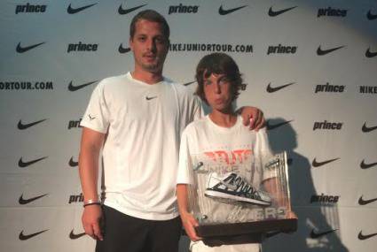 Адриан Андреев в трети кръг на „Ориндж Боул“