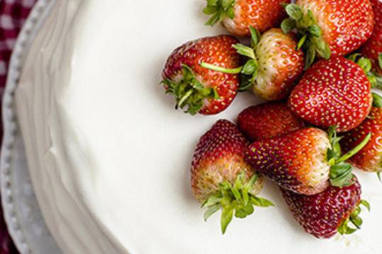 Палачинкова торта с ягодов крем и шоколадова глазура