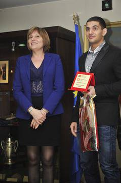 Министър Георгиева поздрави най-добрите ученици СУ „Ген. Владимир Стойчев“