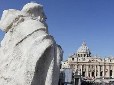 Италианeц са запали във Ватикана