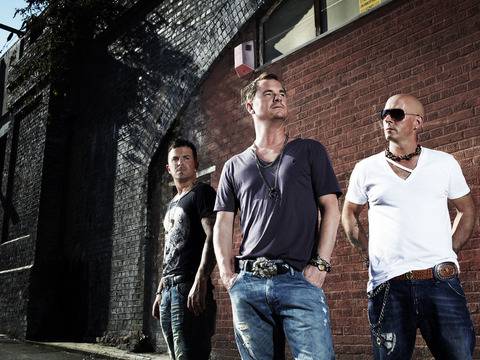 East 17 и C-Block идват за “Обичам 90-те“