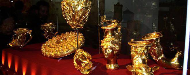 Истерия по посрещането на тракийското злато у дома