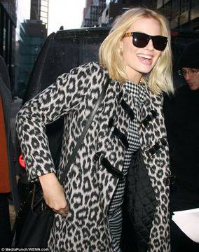 В гардероба на: Маргот Роби видяна 2290 коментари 3