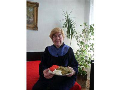 Лозови сарми с кедрови ядки