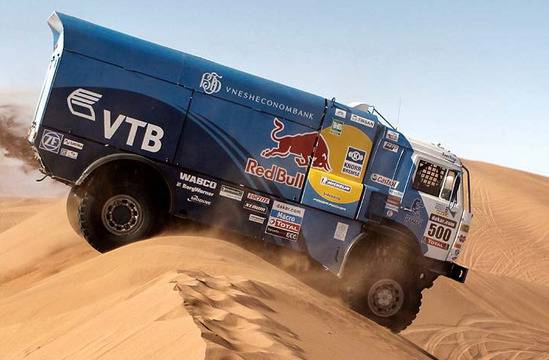 Kamaz Master залага на двигатели Liebherr за рали Дакар 2014