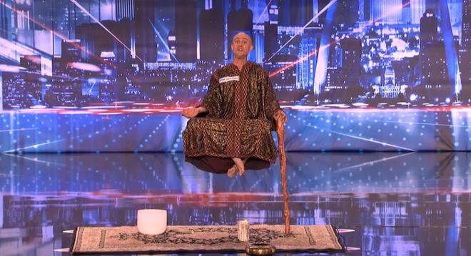 Окултист левитира в ‘Америка търси таланти’