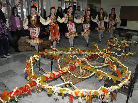 Как да си направим сами сурвачка за Нова година?