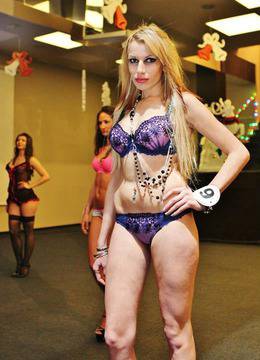 Целулит и шкембета превърнаха конкурс за красота в пародия