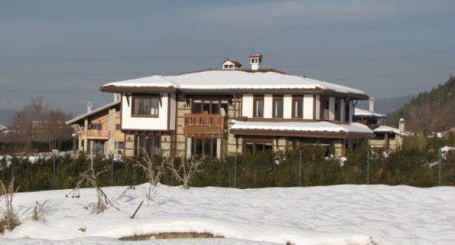 Плевнелиев на почивка в луксозната си къща