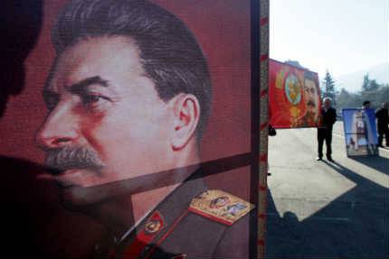 В Грузия демонтираха паметник на Сталин