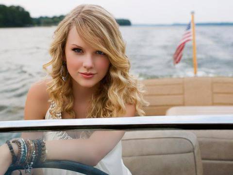 Тейлър Суифт сподели изключително сладко коледно послание в Instagram (Видео)