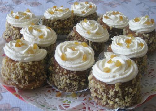 Ябълкови тарталети с пълнеж от круши и маслено-сметанов крем