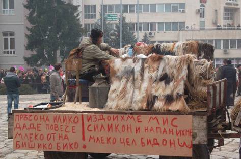 Чауши, моми и ергени гониха зли духове на карнавал „Старчевата” в Разлог