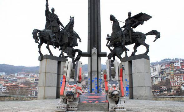 Камери ще пазят Паметника на Асеневци от нови посегателства