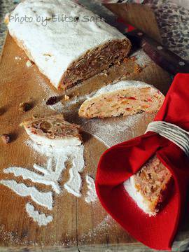 Коледен щолен с бадемова паста