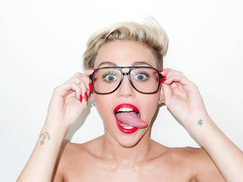 Кейт Уинслет е загрижена за живота на Майли Сайръс