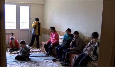 Насилвали сексуално психично болни мъже и жени в Качулка