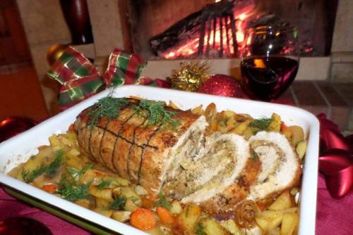 Коледно свинско руло с гъби и праз лук