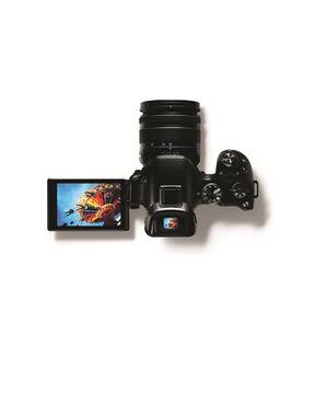 Samsung с нов компактен безогледален фотоапарат и първи Premium S обектив