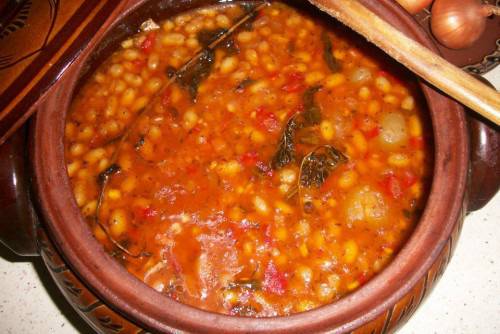 Боб в гювеч за Бъдни вечер