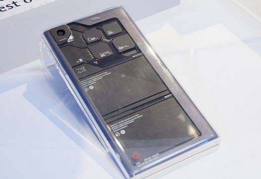 ZTE показа концепцията си за модулен телефон на CES 2014