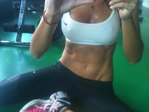 Потни и готини мадами във фитнеса