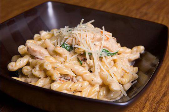 Фузили с пиле и мащерка