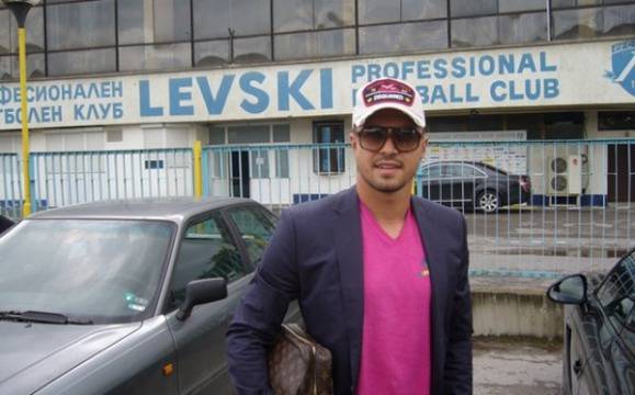 Левски желае Валери Божинов